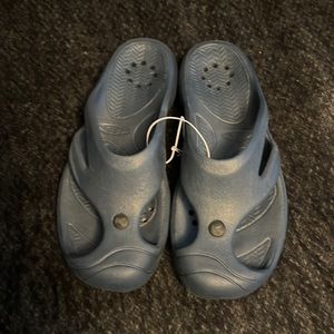 Brand new unisex sandal size 11 Womens 9 mens